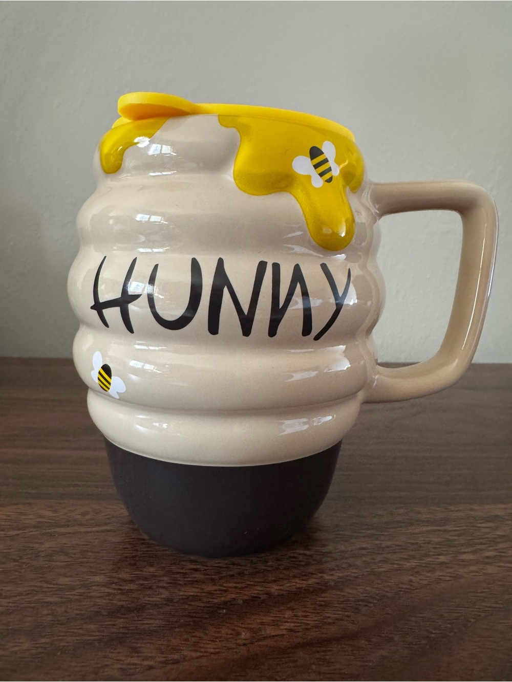 Winnie the Pooh honey mug with lid